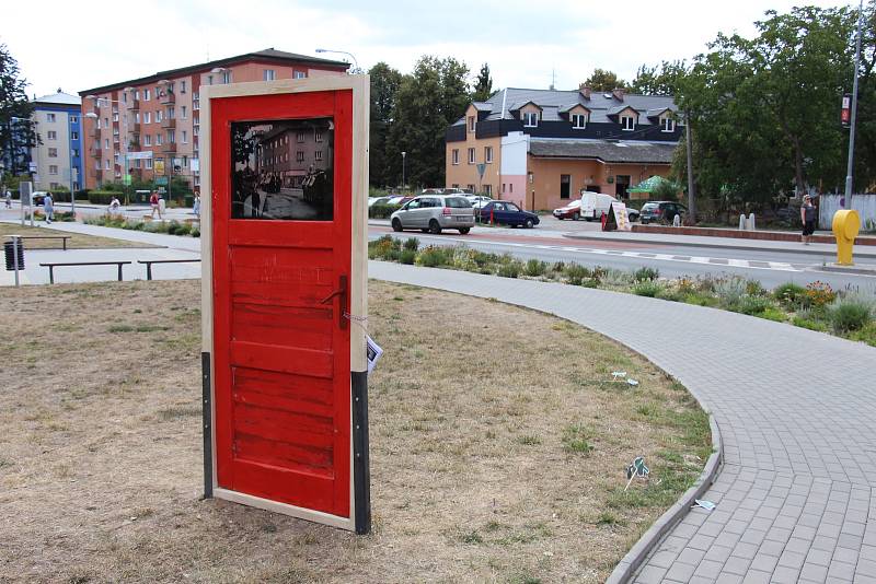 Instalace u kulturního domu v centru Zábřehu k 50. výročí okupace vojsky Varšavské smlouvy.