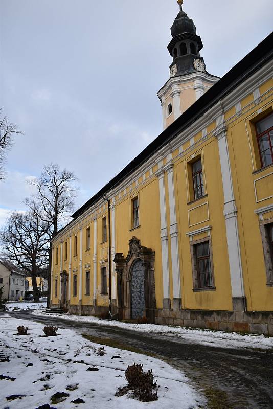 Bílá Voda - piaristický klášter. Za komunistického režimu místo internace řádových sester z celé ČR