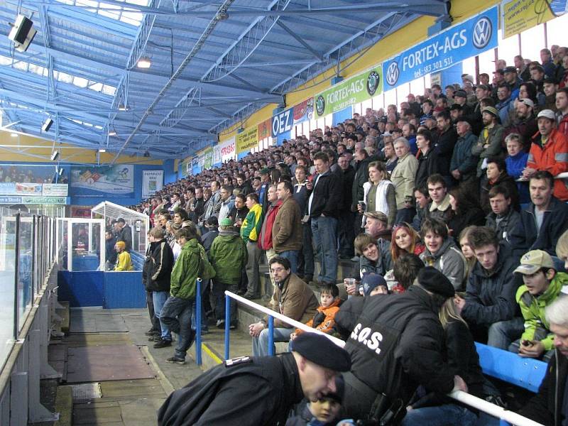 Šumperský zimní stadion během hokejových zápasů