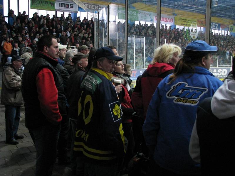 Šumperský zimní stadion během hokejových zápasů