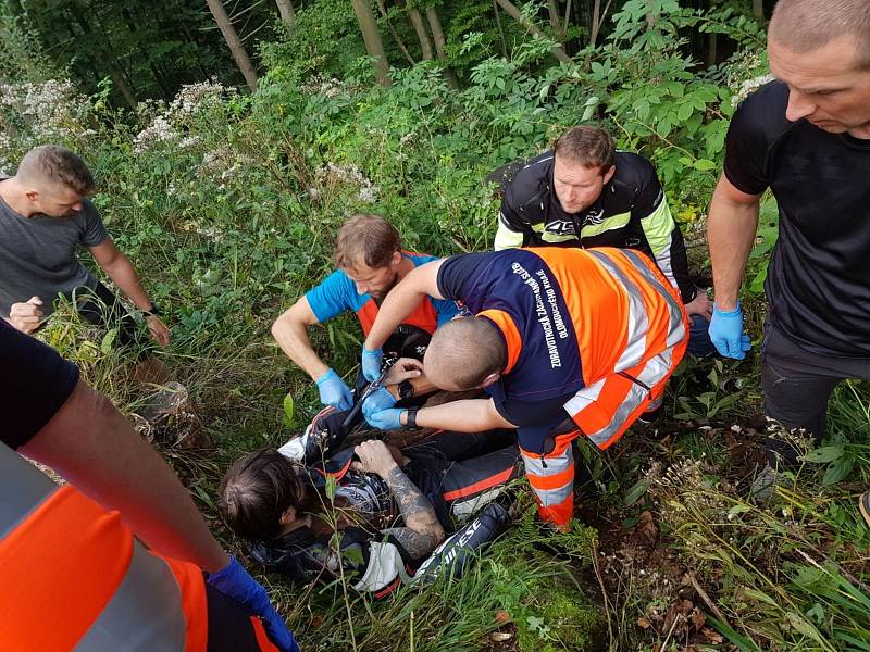 Zásah Horské služby Jeseníky u havarovaného motorkáře na Červenohorském sedle.