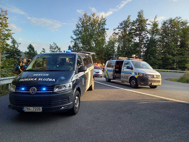 Zásah Horské služby Jeseníky u havarovaného motorkáře na Červenohorském sedle.