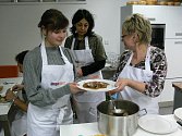 Zábřežský ateliér Designfoods pořádá kurzy vaření. Tentokrát byla na programu francouzská kuchyně