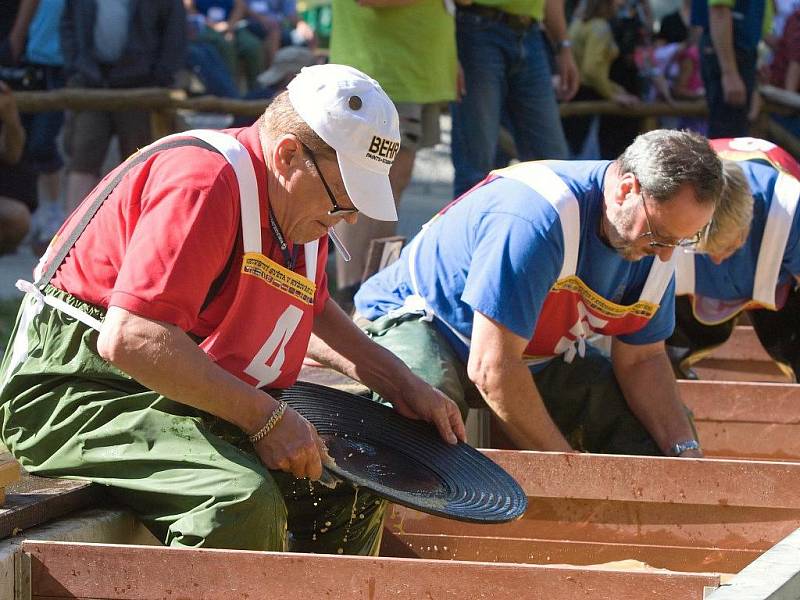 Ve Zlatých Horách začalo mistrovství světa v rýžování zlata