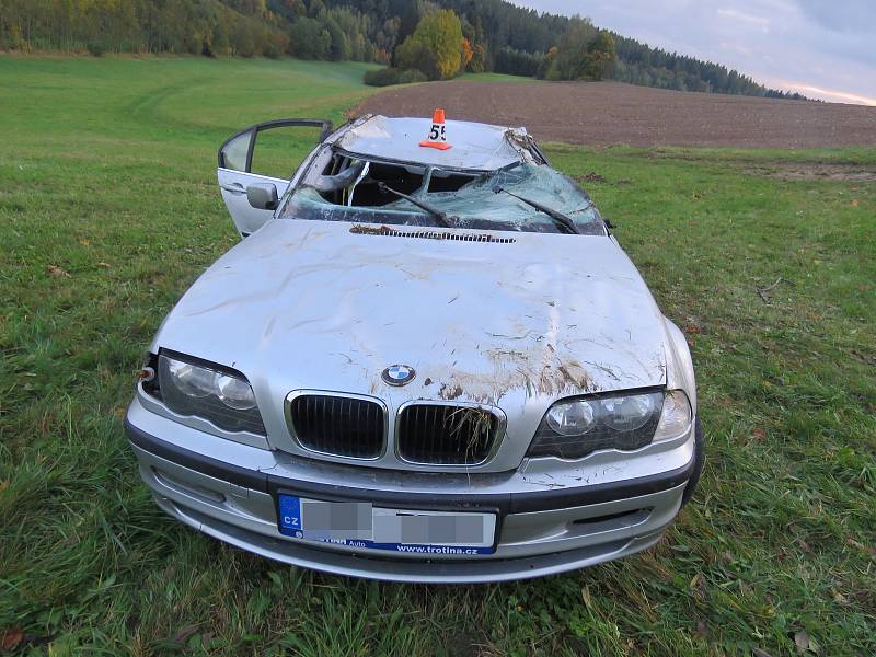 Nehoda mladého řidiče BMW u Písařova