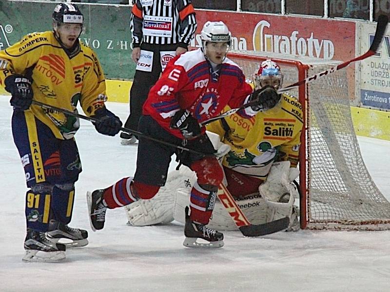 Hokej Draci - Třebíč. Šumperský odchovanec v dresu Třebíče Petr Jurča