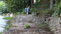 Jesenická náplavka se nachází na romantickém místě u Tindalova pramene. Může se stát oblíbeným místem procházek.