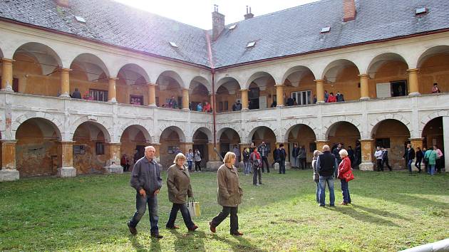 Zámek v Rudě nad Moravou si v sobotu 30. září mohla po čtvrtstoletí prohlédnout veřejnost.