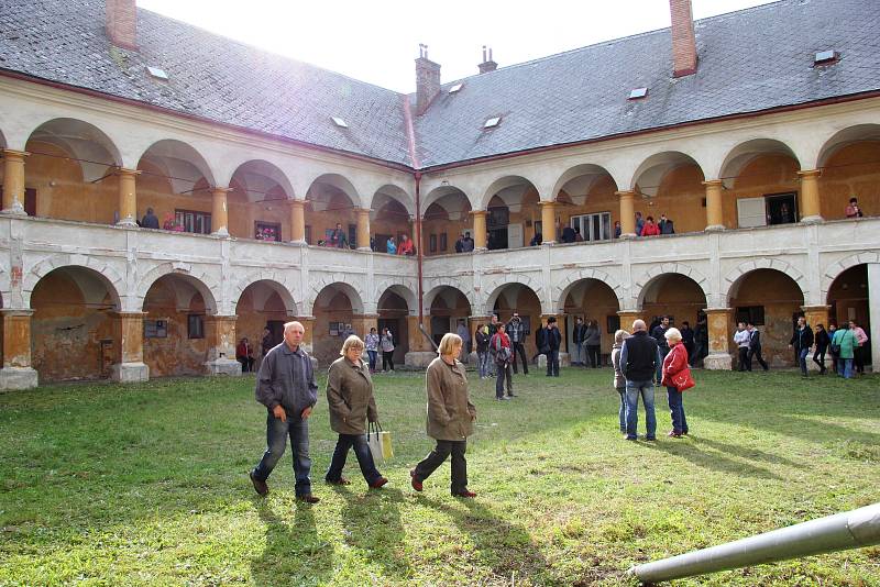 Zámek v Rudě nad Moravou si v sobotu 30. září mohla po čtvrtstoletí prohlédnout veřejnost.