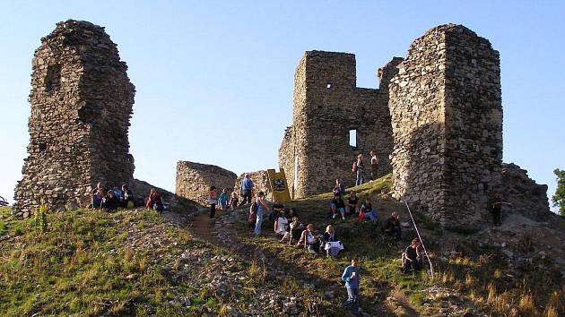 Zpět do středověku se v úterý 5. července vrátila zřícenina hradu Brníčko. Hlavní hvězdou Středověkého odpoledne byl Pavel Žalman Lohonka s doprovodnou skupinou