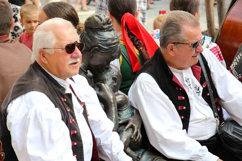 Roztančená ulice. Folklorní festival v Šumperku