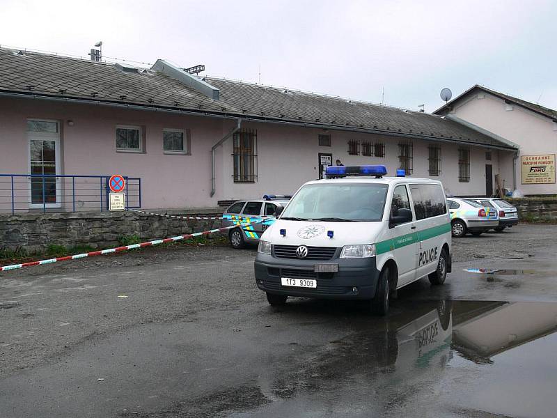 Policisté vyšetřují přepadení šumperské pošty u nádraží