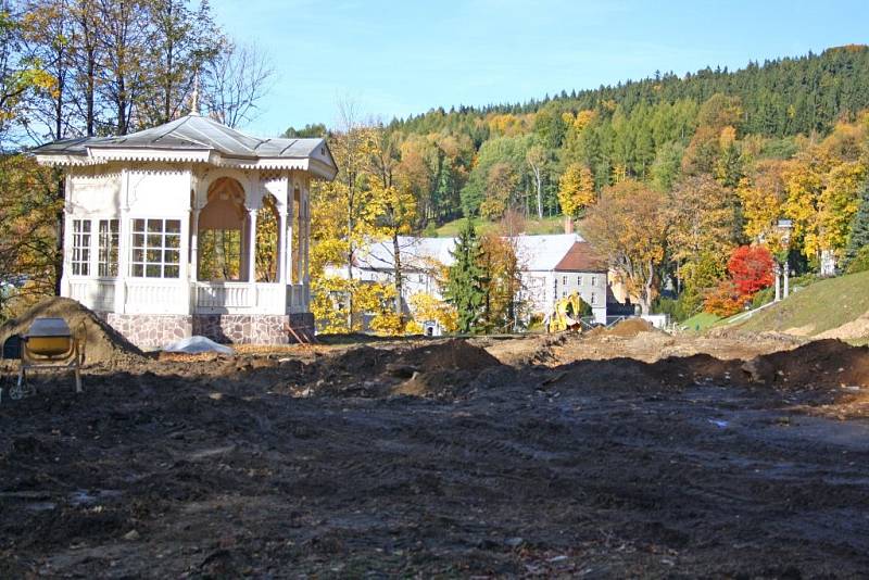 Rekonstrukce promenády v jesenických lázních.