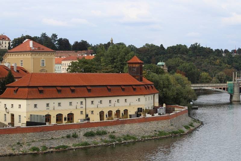 Karlův most a okolí.