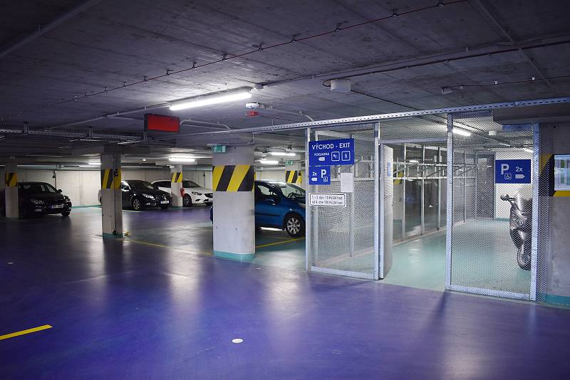 Přestupní terminál s podzemními garážemi v Mohelnici.