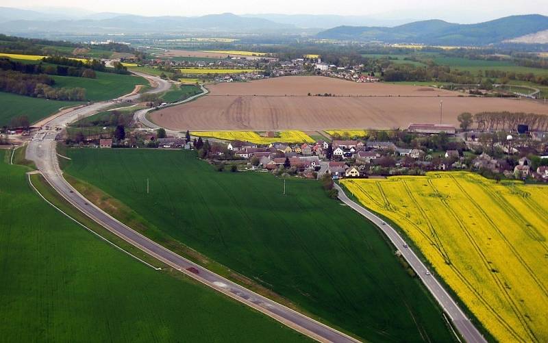 Stavba silnice I/44 Vlachov – Rájec, silniční obchvat obce Zvole