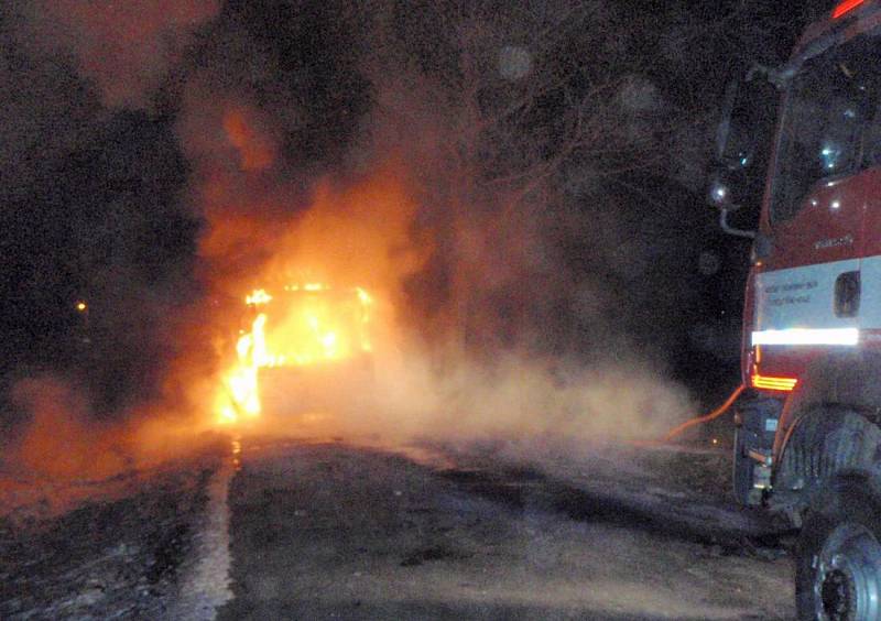 Požár autobusu u Bezděkova na Šumpersku