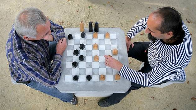 Ulice Šumperku by mohl oživit šachový stolek - Šumperský a jesenický deník