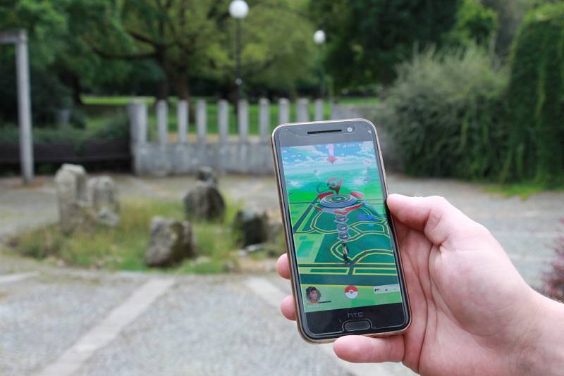 Hra Pokémon Go, která je hitem léta, ovládla i Šumperk. 