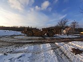 Příprava na stavbu obchvatu Bludova, práce nedaleko Sudkova.