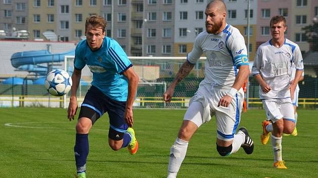 Fotbalisté Jeseníku (v modrém) zdolali Přerov 1:0.