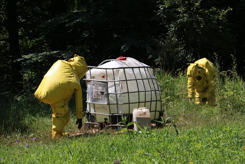 Likvidace formaldehydu unikajícího po dopravní nehodě u Vlaského na Hanušovicku