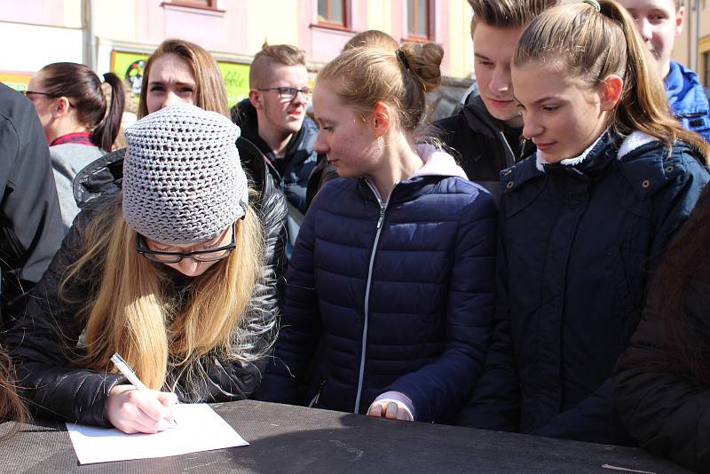 Výstražná studentská stávka v Šumperku ve čtvrtek 15. března.