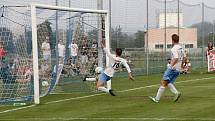 Fotbalisté Olešnice (v bílém) prohráli v Mohelnici pohárový zápas s Opavou 0:6.