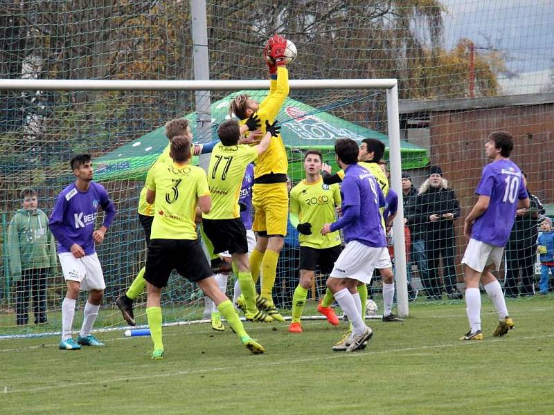 Rapotín (ve žlutém) zdolal v derby Velké Losiny.