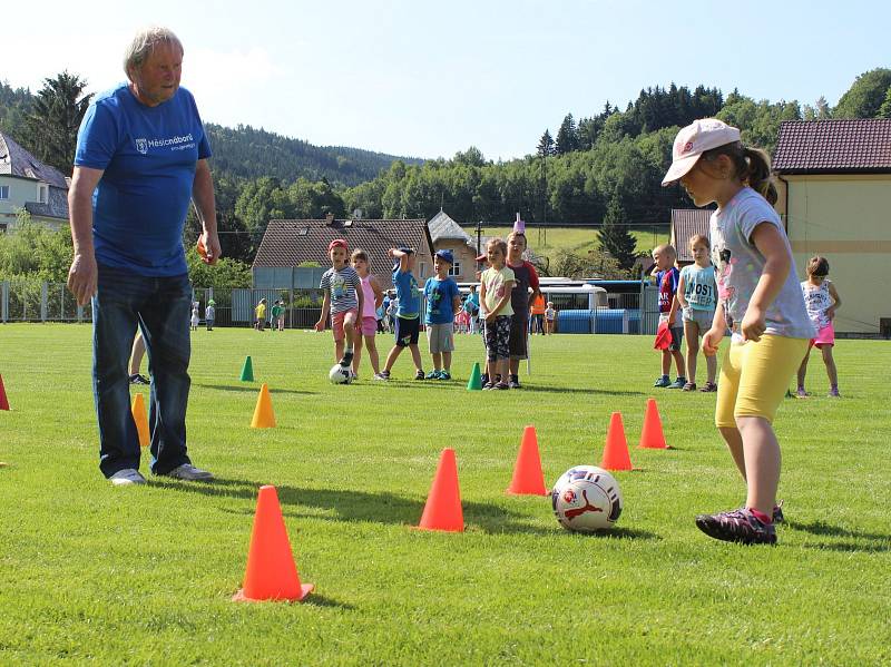 Dvě stovky dětí se zúčastnily akce s názvem Můj první gól. Měly zde možnost poznat nejen fotbal, ale i další sporty.