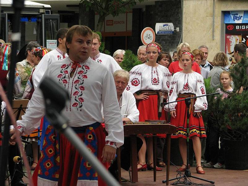 Snímky ze zahájení folklorního festivalu v Šumperku