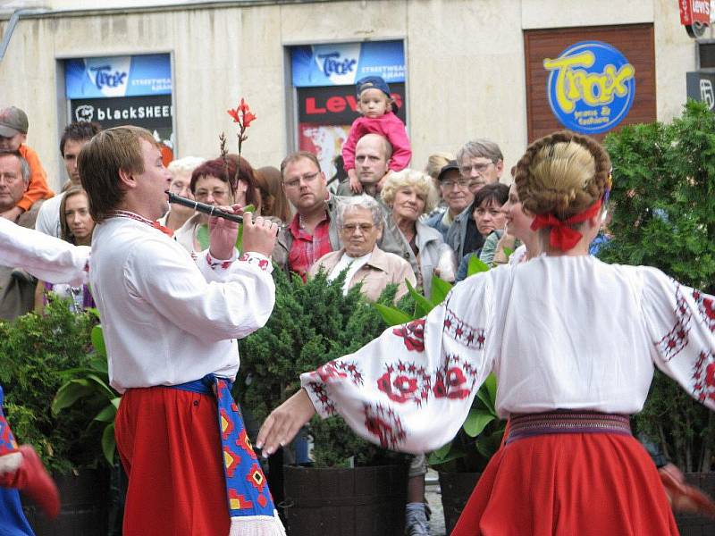 Snímky ze zahájení folklorního festivalu v Šumperku