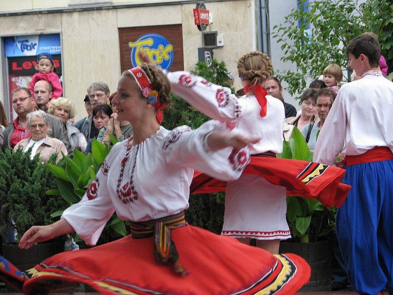 Snímky ze zahájení folklorního festivalu v Šumperku