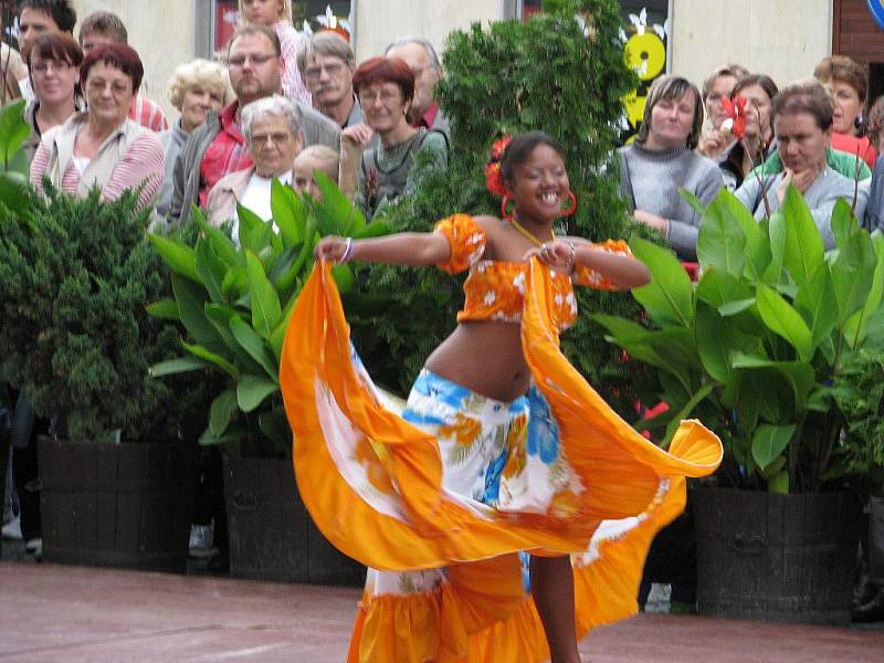 Snímky ze zahájení folklorního festivalu v Šumperku