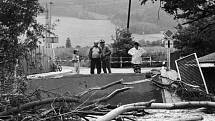 Během povodní roku 1997 nezůstalo ušetřeno ani sídliště u skláren v Rapotíně. Padl i rok starý most přes Desnou ve směru na Terezín. Z obce byly evakuovány čtyři stovky obyvatel, čtyři domy byly zcela zničeny a přes sto osmedát jich bylo poškozeno.