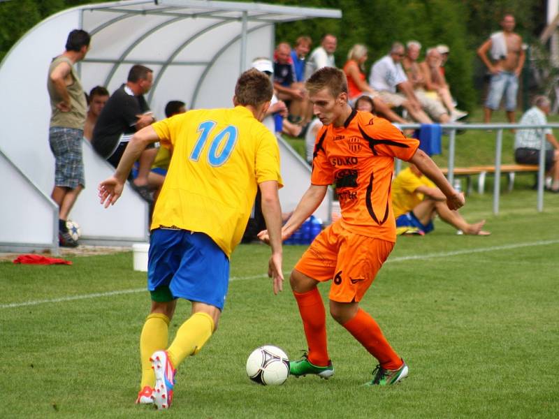 Přátelské utkání Zábřeh versus Šumperk (žluté dresy) v Leštině.