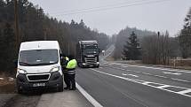 Policejní kontrola na hranici šumperského a svitavského okresu v pondělí 1. března dopoledne u Studené Loučky na Mohelnicku.