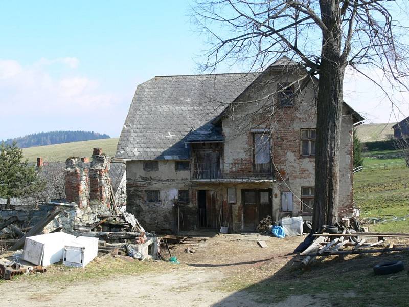 Rodinný dům v Kopřivné, který se stal dějištěm brutální vraždy. 