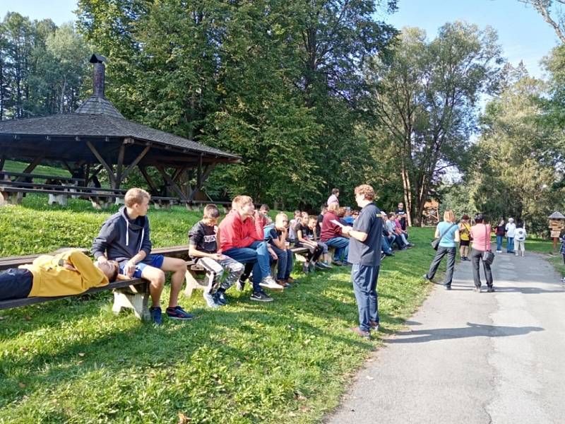 Čtvrtá  olympiáda v projektu Florbalová klání - koloběžková snažení – ZŠ Česká Ves.