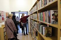 Knihovna v prostorách klubu důchodců ve středisku Sever v Šumperku.