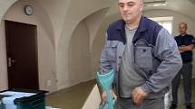 Volby do EU v jedné z netěžších věznicích ČR Mírově.