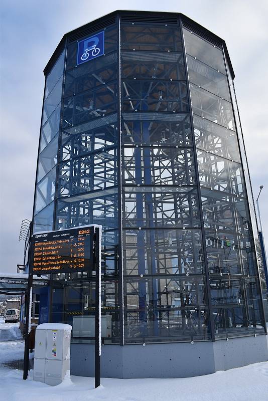 Nový přestupní terminál Šumperk - cyklověž v prostoru přednádraží.