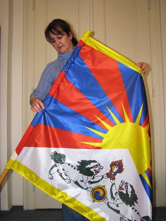 Tibetská vlajka na šumperské radnici.