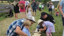 Levandulí vonící festival obsadil pole nad Bezděkovem již potřetí a opět se na něm vystřídaly tisíce lidí.