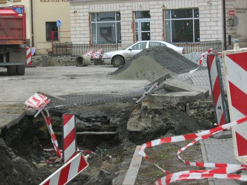 Jesenická dopravní tepna Lipovská ulice prochází rekonstrukcí