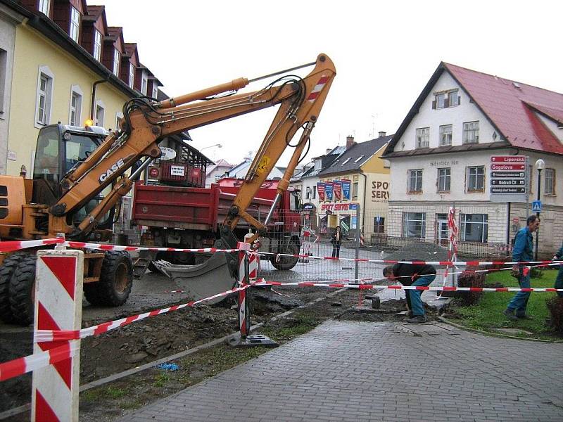 Jesenická dopravní tepna Lipovská ulice prochází rekonstrukcí