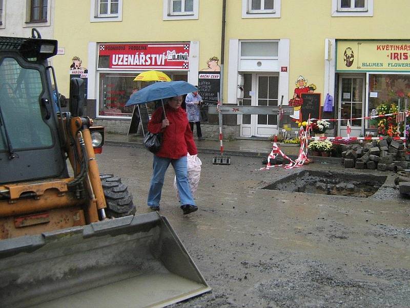 Jesenická dopravní tepna Lipovská ulice prochází rekonstrukcí