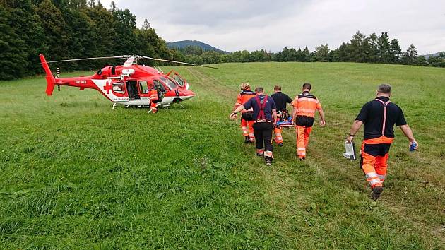 Zásah horské služby u zraněného chlapce na Městských skalách u Šumperku