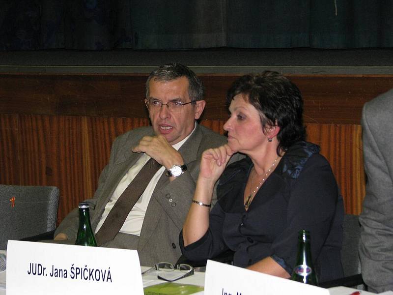 Snímky z ustavujícího zasedání zábřežského zastupitelstva