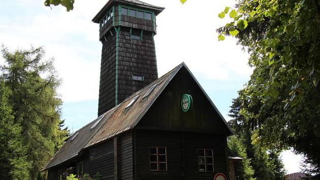 Rozhledna na Lázku na Štítecku, stav na konci srpna 2015.